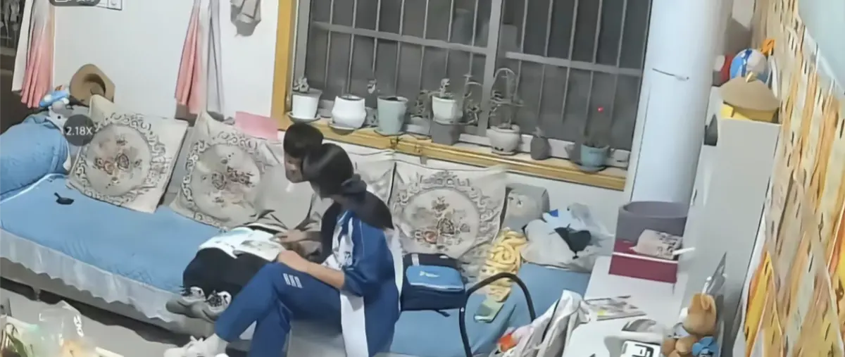 《姐姐辅导弟弟学习作业监控事件》- 作业监控下的姐弟日常- 姐姐辅导弟弟的暖心细节- 免费观看感受姐弟情深