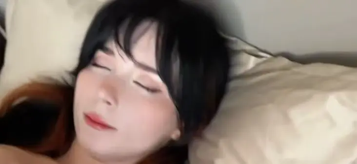 欧美顶流coser的《哥特主题新作》来啦- 冷冽甜魅反差感拉满- 暗调古堡实景摄制的暗黑风尚人像纪实- 无广告同步更新