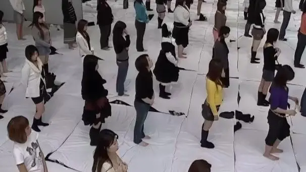 《史诗级集体整活》- 颠覆认知的脑洞挑战- 岛国千人同屏整活事件全网刷屏