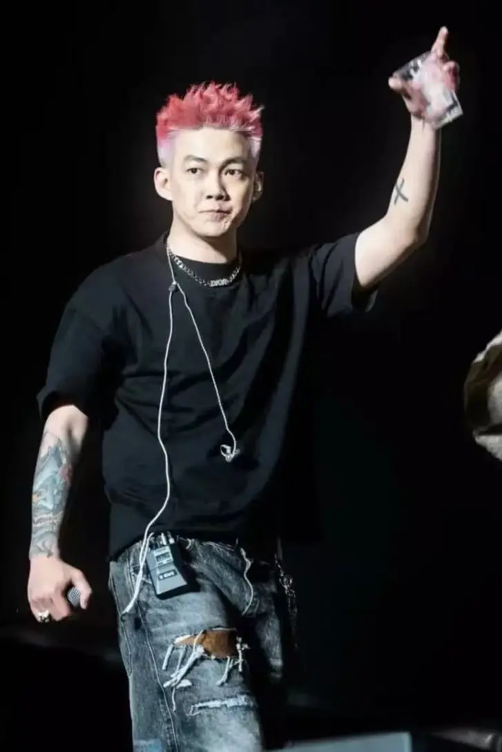 免费看哈圈冲突名场面-OneOne与贝贝李京泽对线-西固城我最狂成热议话题