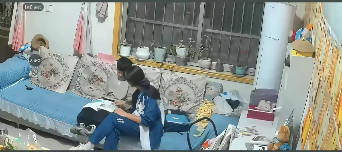 来自姐姐的爱 在线播放 全集影院 无删减完整版 辅导作业名场面 姐弟暖心互动日常
