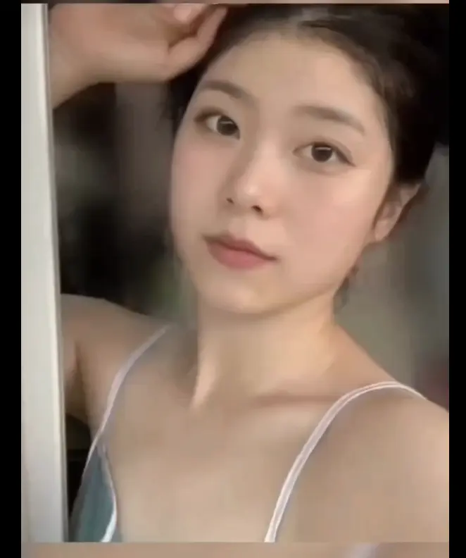 《秦嘉妮》
