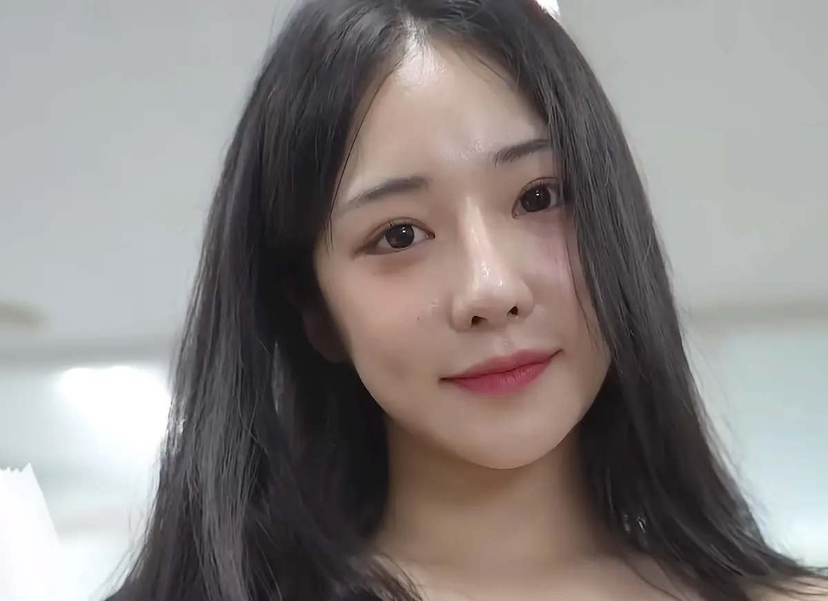 - 职场新人必刷hi-teenager，搭配神奇的眼镜核心设定，星空影院免费全集观看
