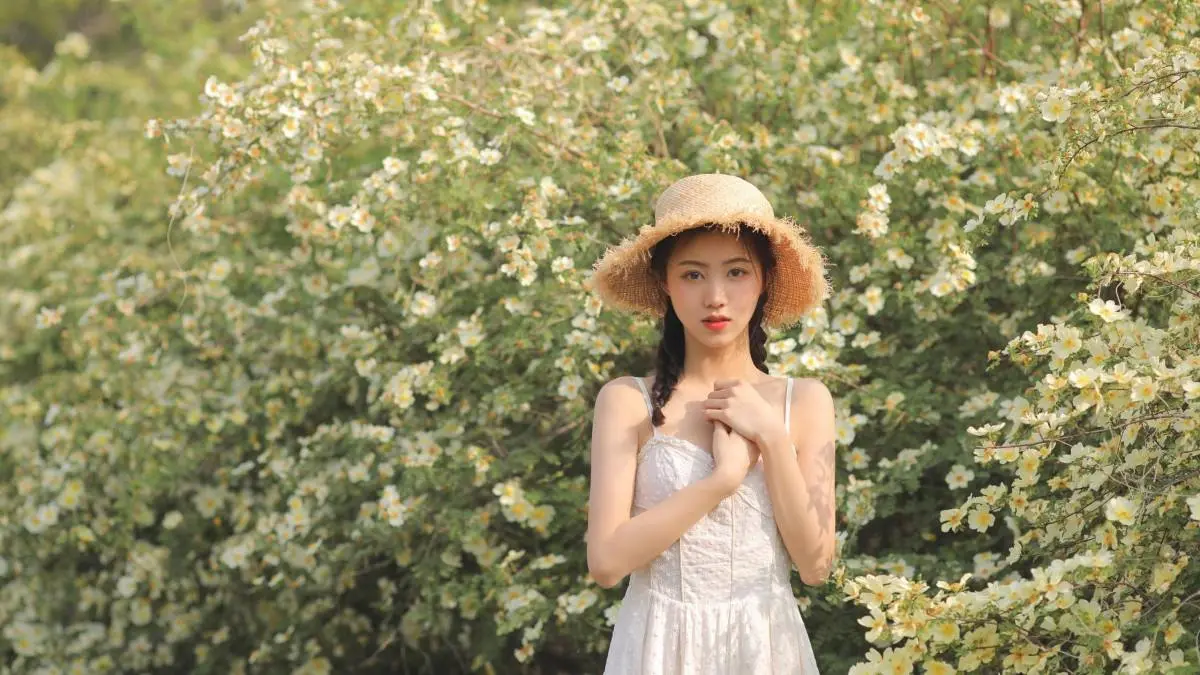 《美女老师和猛男学生邻居》